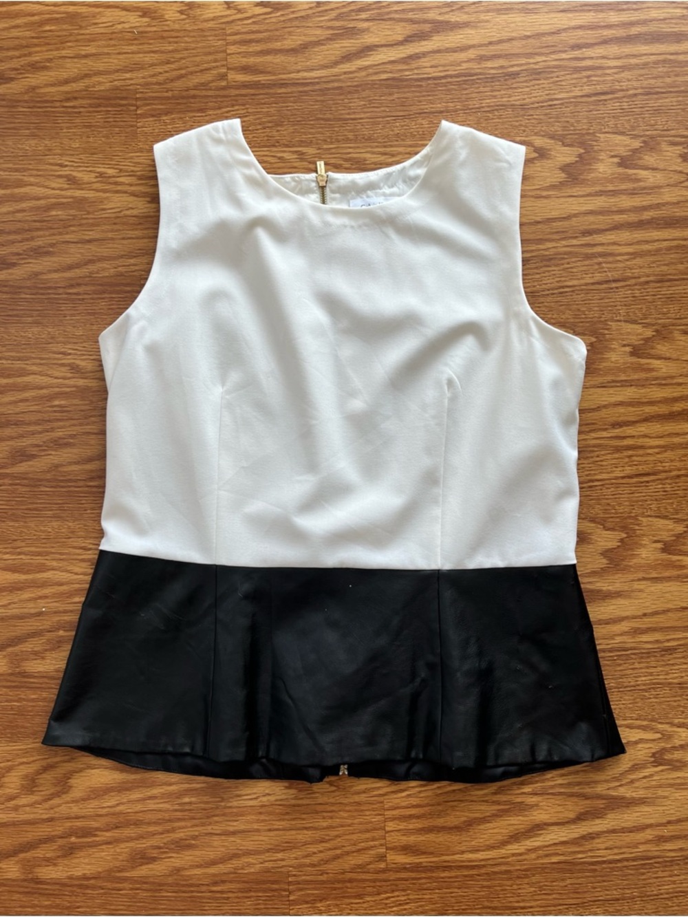 Calvin Klein Two-Tone Sleeveless Peplum Top - White & Black XL